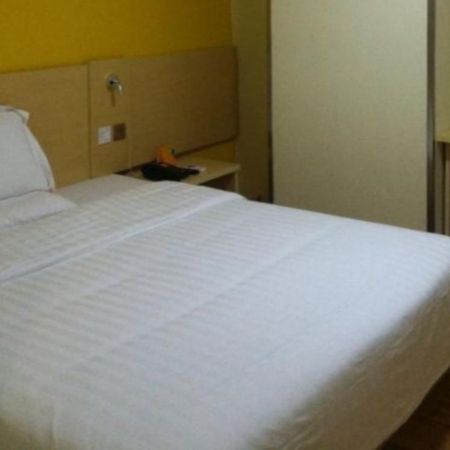 7 Days Inn Gushu Railway Station Branch Shenzhen Esterno foto